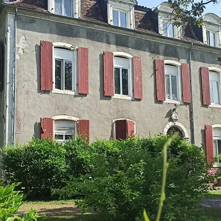 ベッド・アンド・ブレックファスト Le Trianon De *