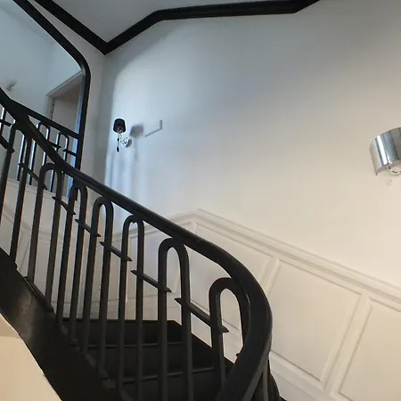 ベッド・アンド・ブレックファスト Le Trianon De *